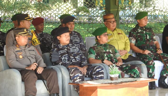 Danrem 133/Nani Wartabone Brigjen TNI Hari Pahlawantoro yang diwakili Dandim 1304/Gorontalo Kolonel Inf Mustamin menghadiri Upacara pelepasan Satgas Pamtas RI-PNG kewilayahan Yonif 715/Motuliato/Hibata.id