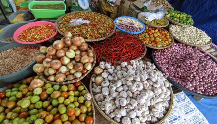 Harga Cabai Rawit Anjlok, Justru Harga Tomat Melambung Tinggi