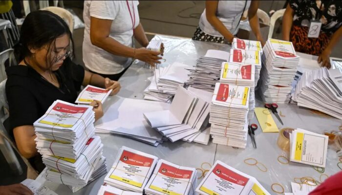 KPU Kabupaten Gorontalo Temukan Surat Suara Berlubang saat Proses Pelipatan