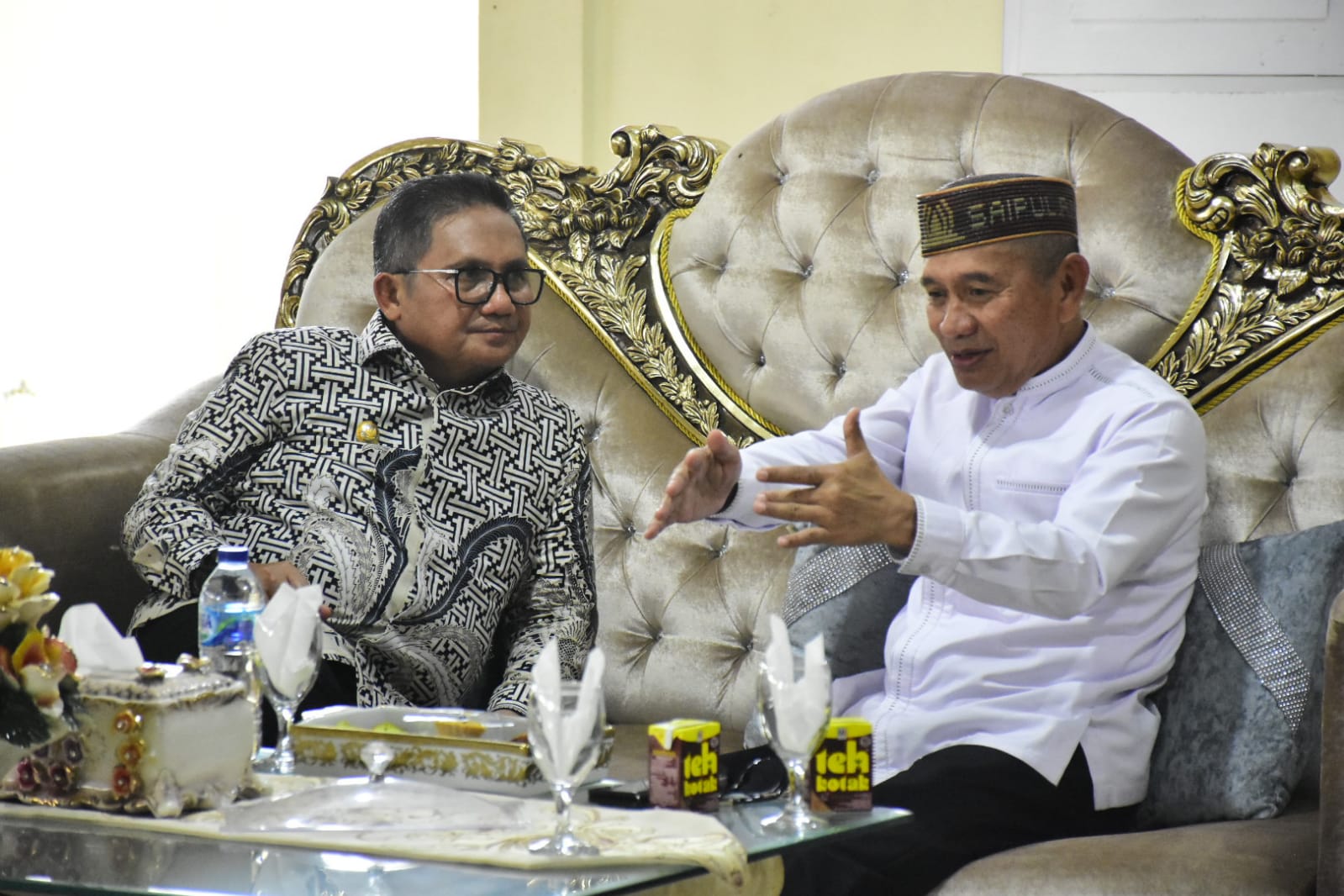 Wali Kota Gorontalo, Marten Taha saat berkunjung Pemerintah Pohuwato dan bertemu Bupati Pohuwato, Saipul A. Mbuinga. (Foto: Humas Pemkot Gorontalo)