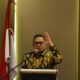 Wali Kota Gorontalo, Marten Taha saat memberikan arahan pada kegiatan penguatan dan peningkatan kompetensi personil UKPBJ. (Foto: Humas Pemkot Gorontalo) 