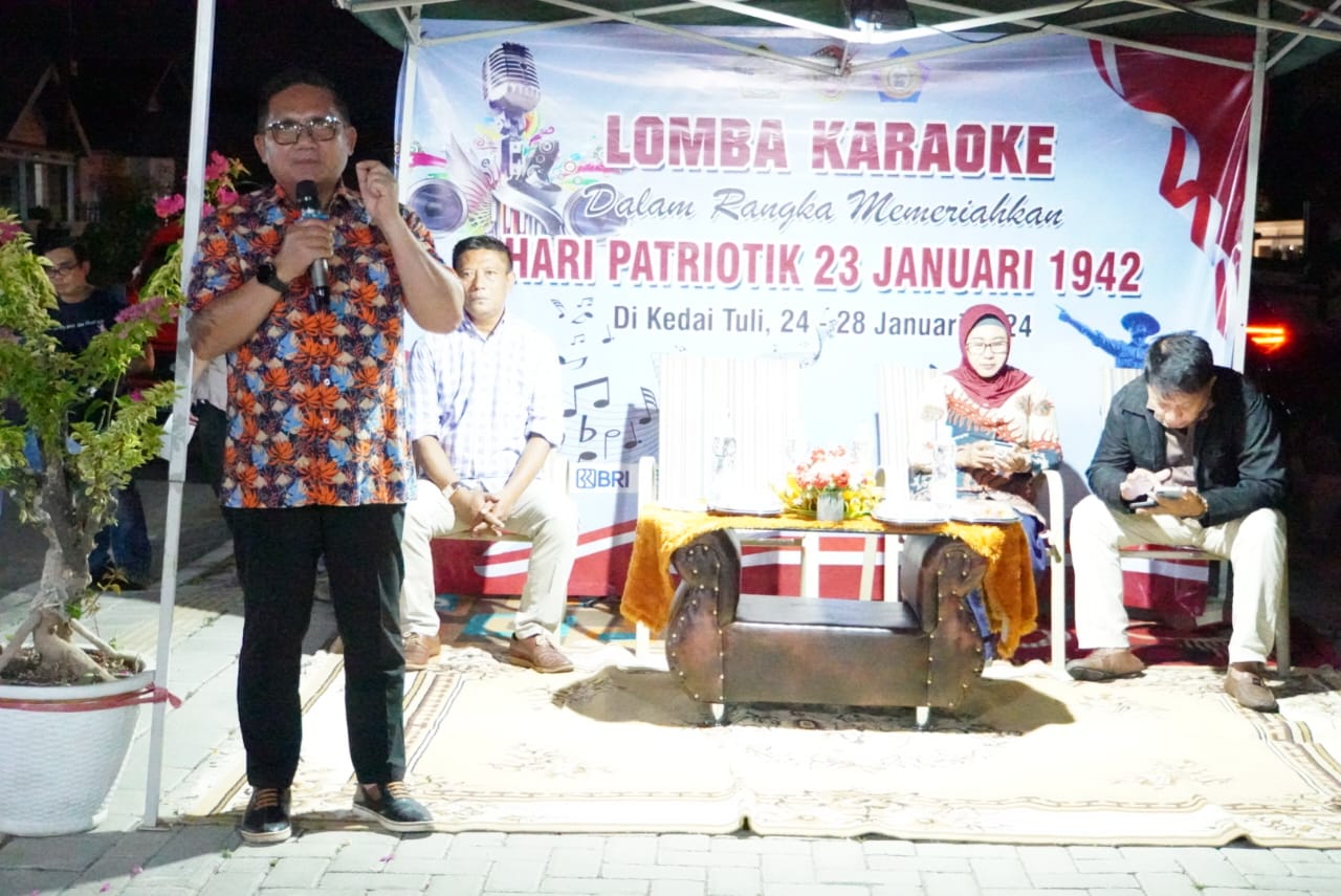 Wali Kota Gorontalo, Marten Taha saat memberikan sambutan sekaligus membuka kegiatan lomba karaoke bagi penyandang disabilitas yang dibuat Yayasan Putra Mandiri. (Foto: Humas Pemkot Gorontalo) 