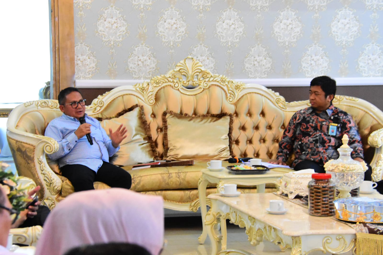 Wali Kota Gorontalo, Marten Taha saat menerima kunjungan tim pengumpul data dari DPR RI. (Foto: Humas Pemkot Gorontalo) 