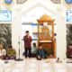 Wali Kota Gorontalo, Marten Taha saat menghadiri peringatan Isra Miraj yang dirangkaikan dengan peresmian hasil renovasi masjid Al-Marhamah. (Foto: Humas Pemkot Gorontalo)
