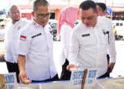 Sekretaris Daerah (Sekda) Kota Gorontalo, Ismail Madjid saat melakukan kunjungan pemantauan harga beras di sejumlah pasar dan distributor beras di Kota Gorontalo. (Foto: Humas Pemkot Gorontalo)