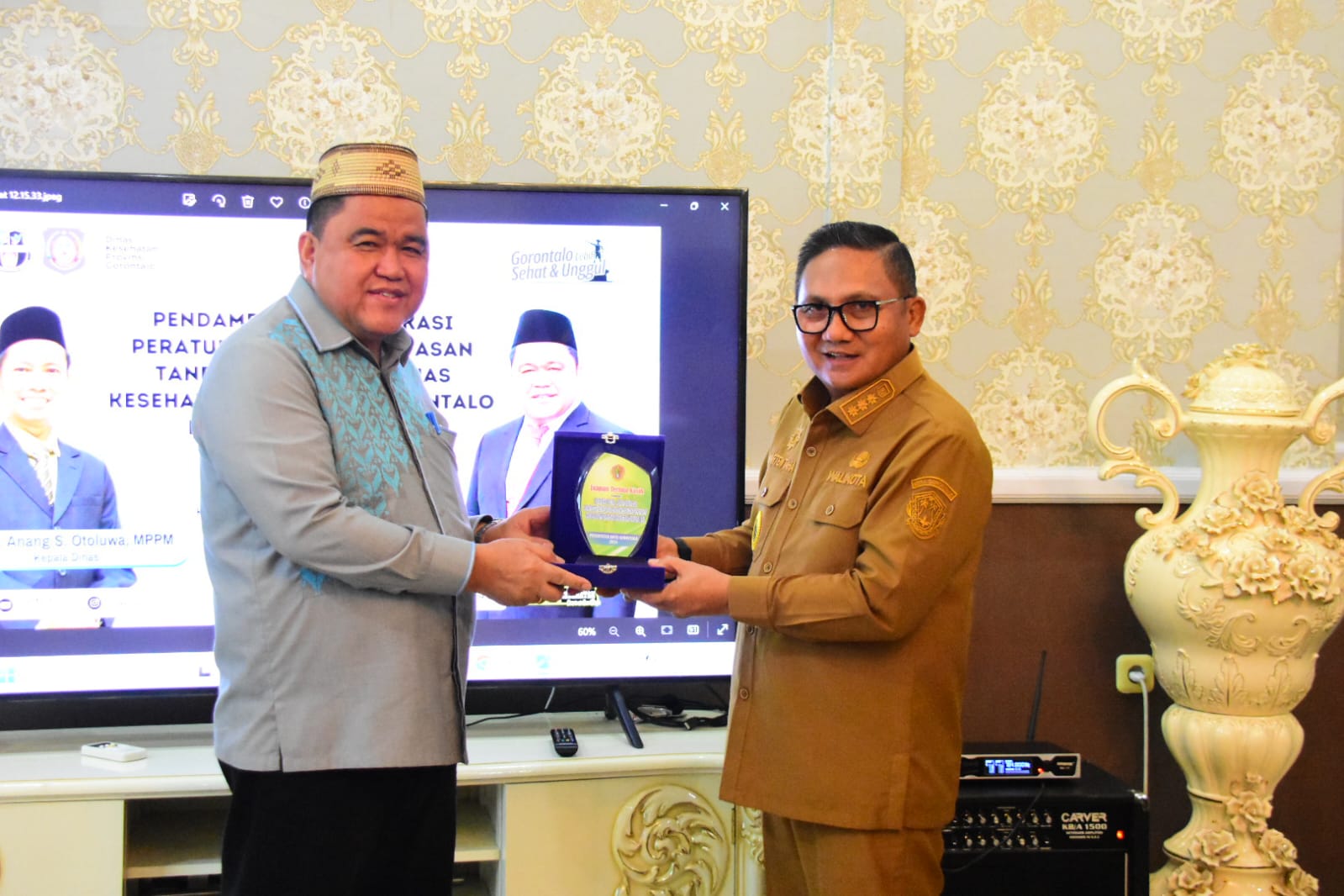 Wali Kota Gorontalo, Marten Taha menjamu kedatangan tim Kemenkes dan Kemendagri (Foto: Humas Pemkot Gorontalo)