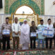 Bupati Merlan S. Uloli saat menggelar kegiatan Safari Ramadan 1445/2024 M di Masjid Al-Hidayah, Kecamatan Botungge dalam rangkaian buka puasa dan salat magrib berjamaah, Selasa (19/3/2024). (F.Tim IKP/AKP)