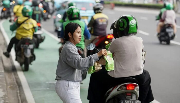 Bagikan Takjil di Jalan Termasuk Sunnah Nabi?, Berikut Penjelasannya