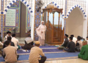 Bupati Merlan Tarawih di Masjid Agung Baitul Haq Islamic Center Bonebol