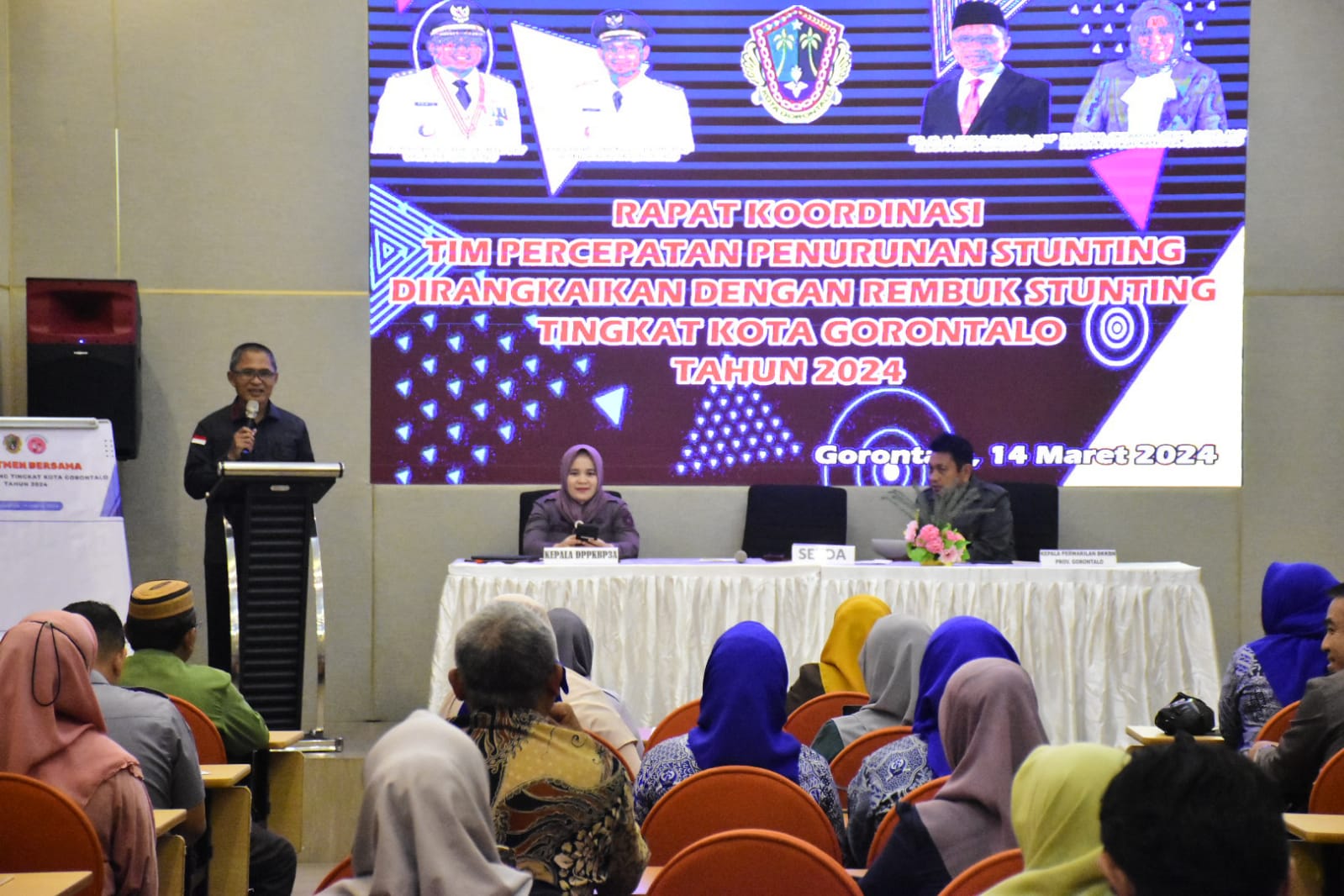 Sekretaris Daerah (Sekda) Kota Gorontalo, Ismail Madjid saat memberikan sambutan di rapat koordinasi (Rakor) tim percepatan penurunan stunting. (Foto: Humas Pemkot Gorontalo)