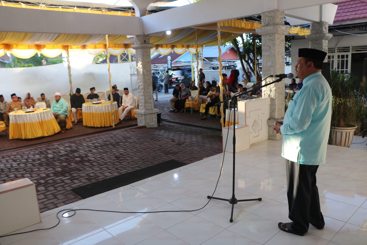 Ketua DPRD Provinsi Gorontalo Paris Jusuf saat memberikan sambutan pada Buka Puasa Bersama/Hibata.id