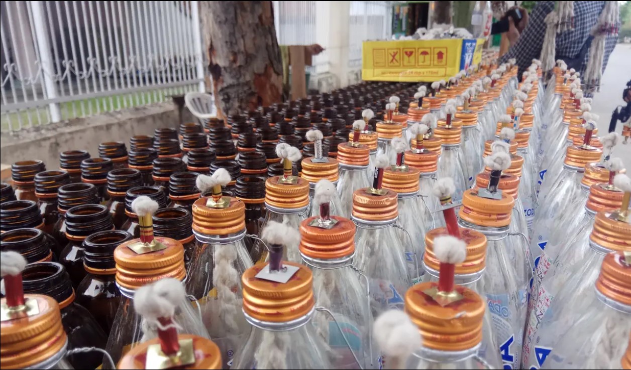 Penjual Lampu Minyak Tumbilotohe Ketiban Untung di Penghujung Ramadhan/Hibata.id
