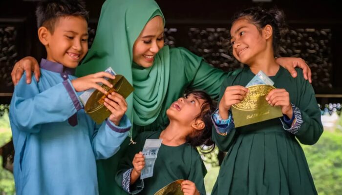 Hukum Orang Tua Memakai Uang Amplop Lebaran Anak