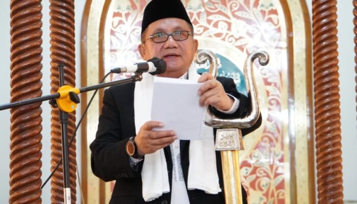 Marten Taha jadi Khatib Shalat Ied di Masjid Agung Baiturrahim, Ini Pesannya!