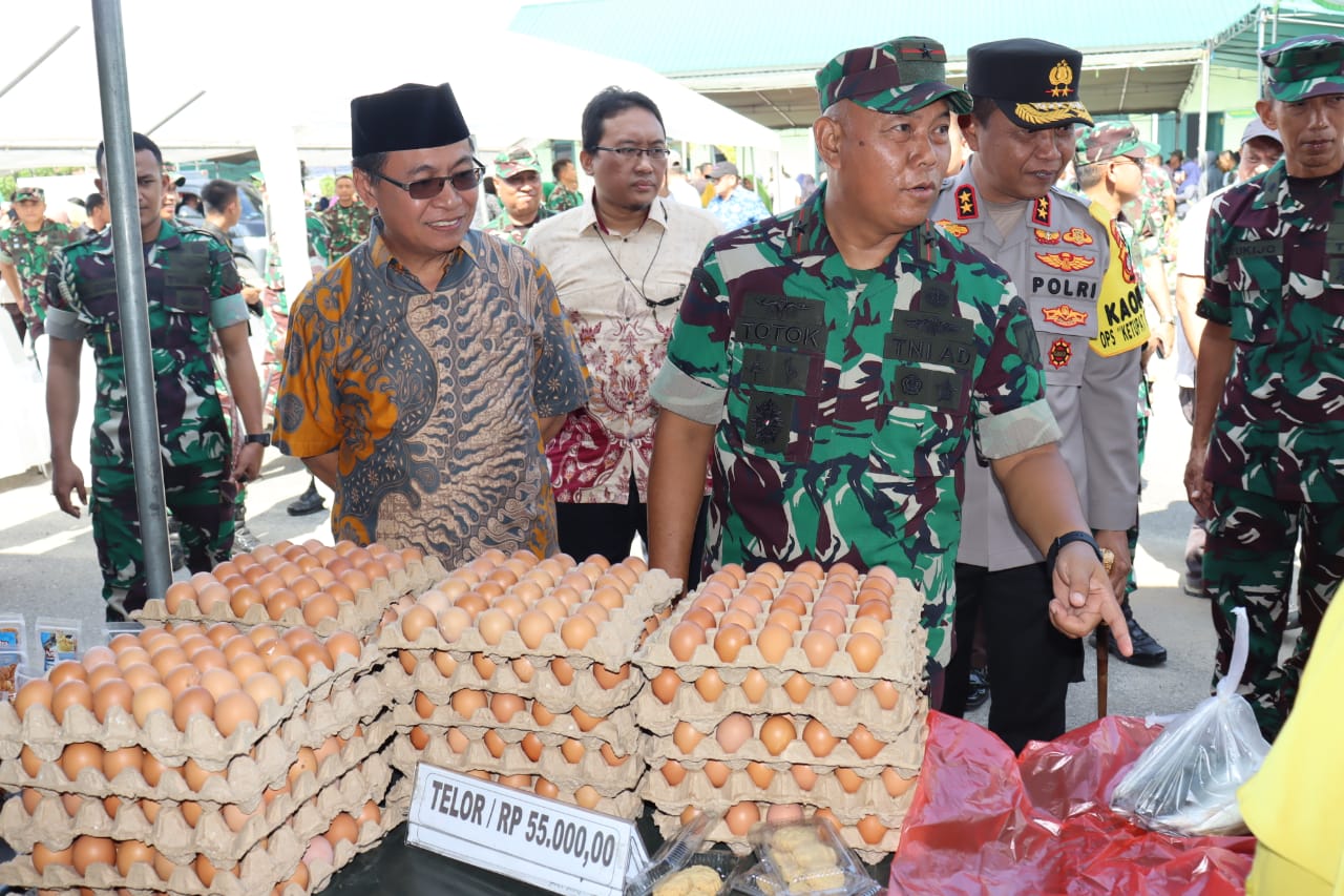 Anggota Komisi II DPRD Provinsi Gorontalo Manaf Hamzah menghadiri undangan Pelaksanaan Bazar Pasar Murah dengan Dinas Provinsi Gorontalo dan Korem 133/NW/Hibata.id