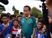 Jokowi Bermain Sepak Bola Bersama Tim U12 di Kota Gorontalo