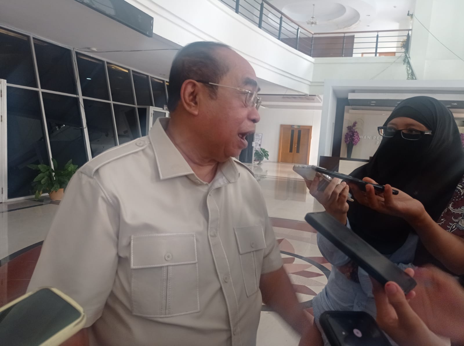 Anggota DPRD Provinsi Gorontalo Adhan Dambea menilai, kedatangan Presiden RI Joko Widodo tidak ada nilai tambah/Hibata.id