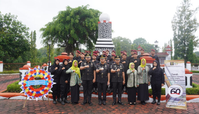 Hari Bhakti Pemasyarakatan ke-60, Rutan Pemalang Tabur Bunga di Makam Pahlawan