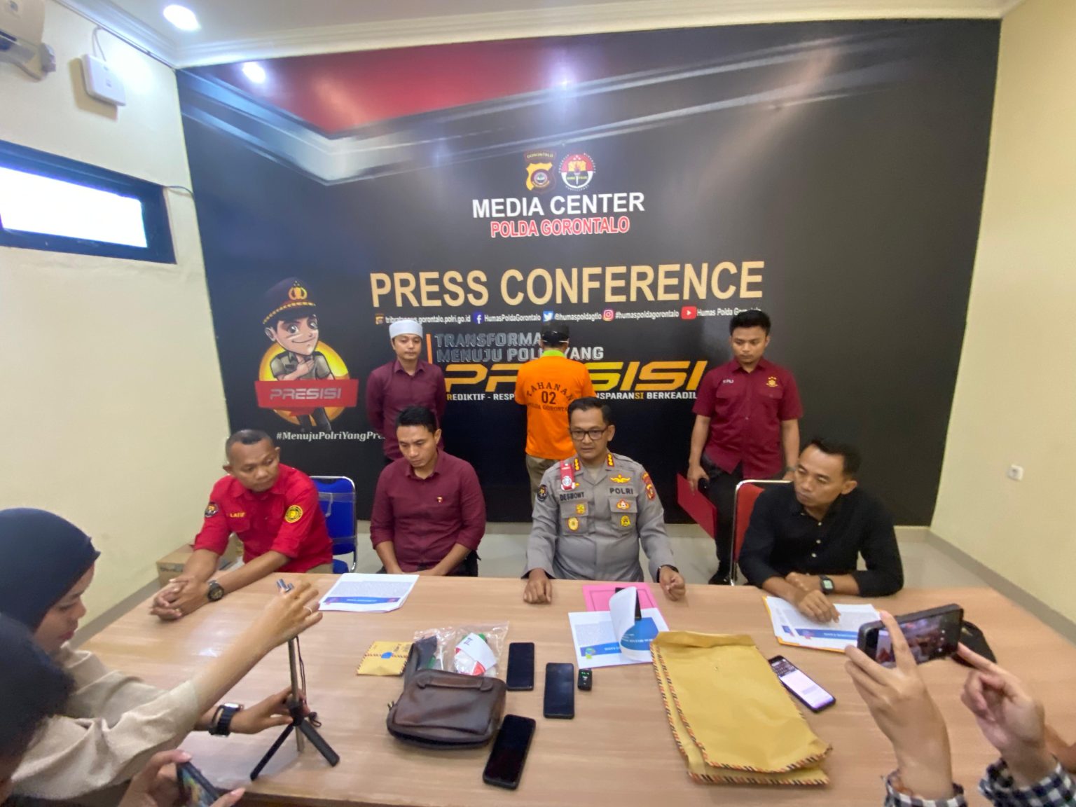 Press Conference kasus tindak pidana Narkotika dengan pelaku berinisial AM yang merupakan oknum Camat di Kabupaten Pohuwato/Hibata.id