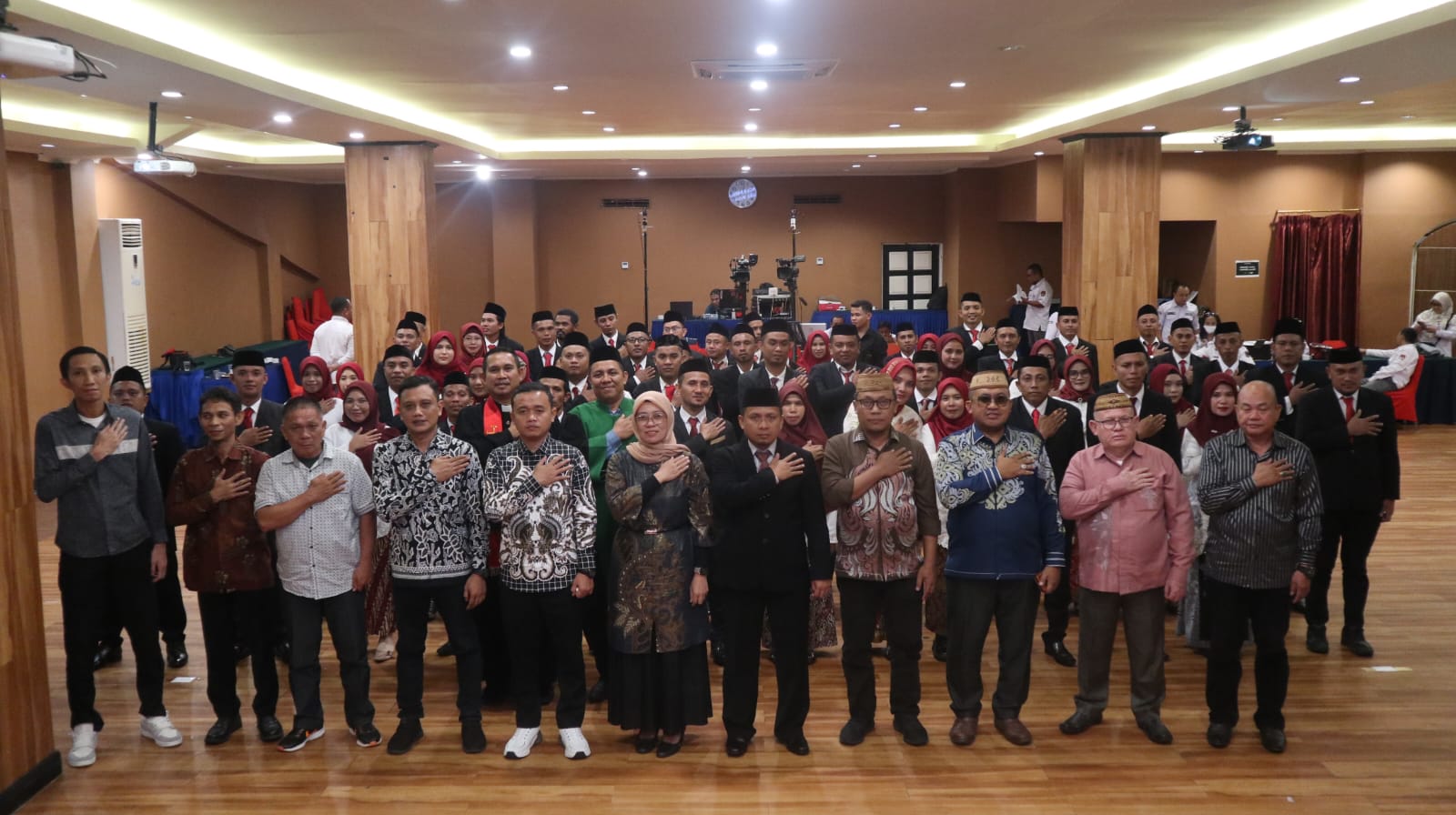 Komisi Pemilihan Umum (KPU) Kabupaten Gorontalo Utara (Gorut), secara resmi melantik anggota Panitia Pemilihan Kecamatan (PPK)/Hibata.id