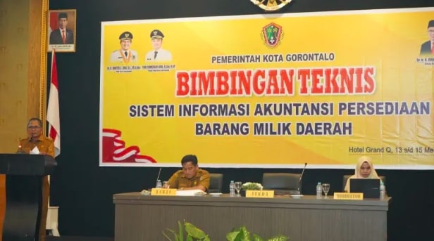 Sekretaris Daerah (Sekda) Kota Gorontalo, Ismail Madjid saat memberikan sambutan di bimbingan teknis (Bimtek) yang digelar Badan Keuangan Kota Gorontalo. (Foto: Humas Pemkot Gorontalo)