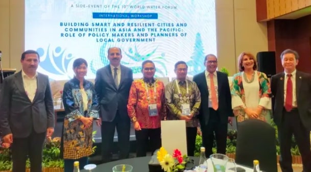 Wali Kota Gorontalo Marten Taha saat didaulat menjadi narasumber di forum satu dekade world water. (Foto: Humas Pemkot Gorontalo)