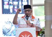 Presiden PKS Ahmad Syaikhu di aula DPTP PKS, Jakarta, Minggu (7/4/2024). (DokLiputan6/Hibata.id)