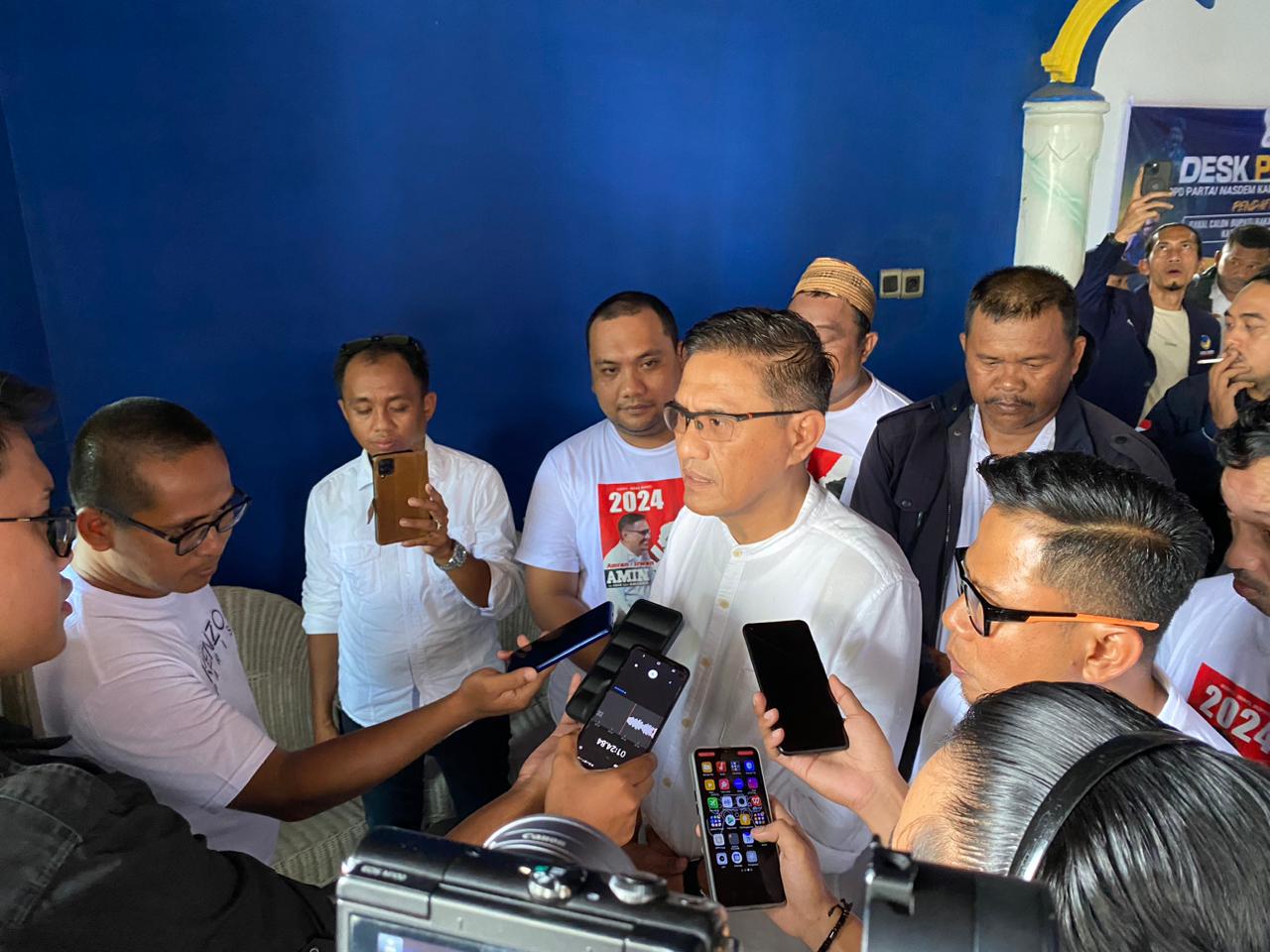 Amran Mustapa dan Irwan Mamesa usai mendaftar sebagai Calon Bupati dan Wakil Bupati di Partai Nasdem/Hibata.id