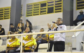 Wali Kota Gorontalo Marten Taha saat memberikan sambutan di pembukaan turnamen Volly Ball IV antar club se Indonesia Timur. (Foto: Humas Pemkot Gorontalo)
