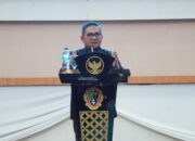 Wali Kota Gorontalo, Marten Taha saat memberikan sambutan di kegiatan sosialisasi kenaikan Tarif air minum pada Perumdam MT Kota Gorontalo. (Foto: Humas Pemkot Gorontalo)