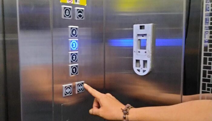 Cara Memahami Tombol Lift Gedung Bertingkat