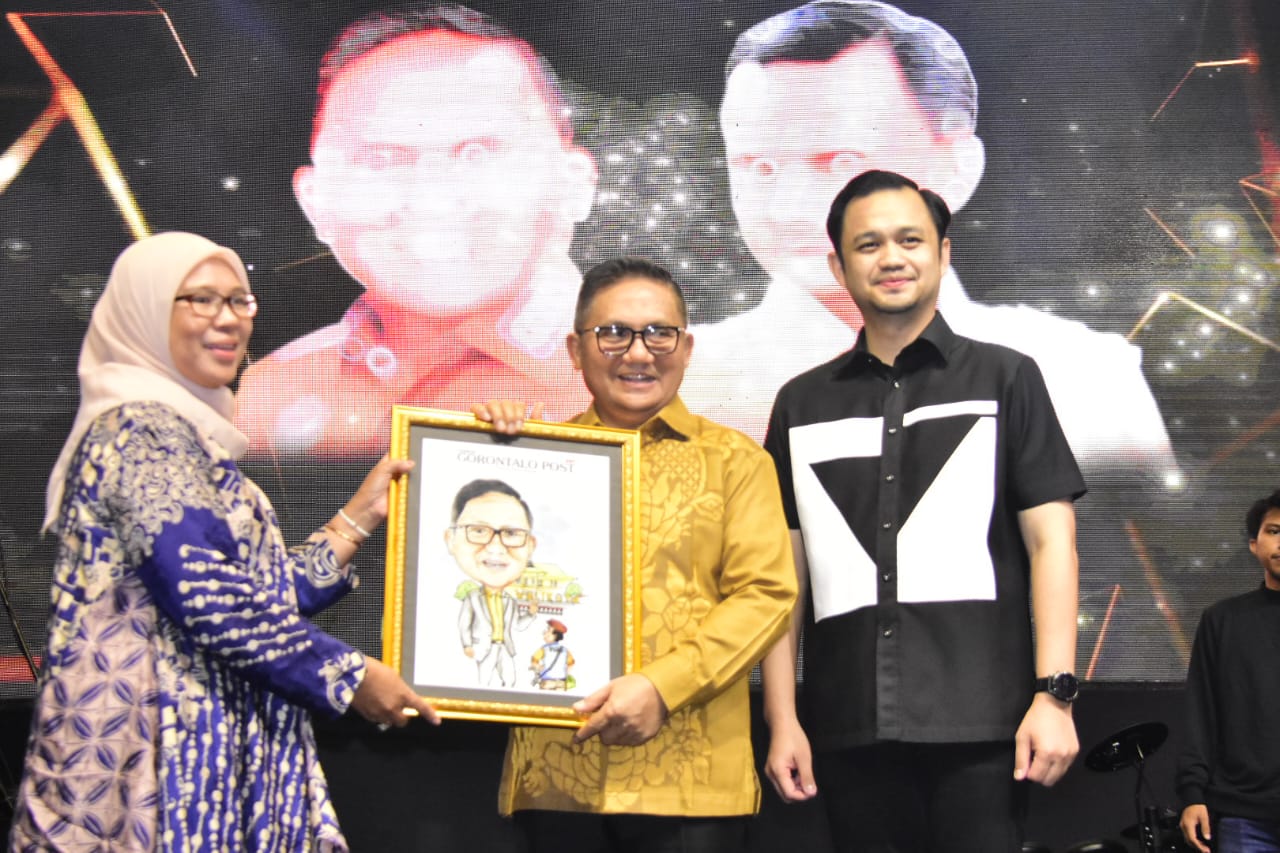 Perpisahan Wali Kota Gorontalo, Marten Taha dan Wakil Wali Kota Gorontalo Ryan F. Kono. (Foto: Humas Pemkot Gorontalo)