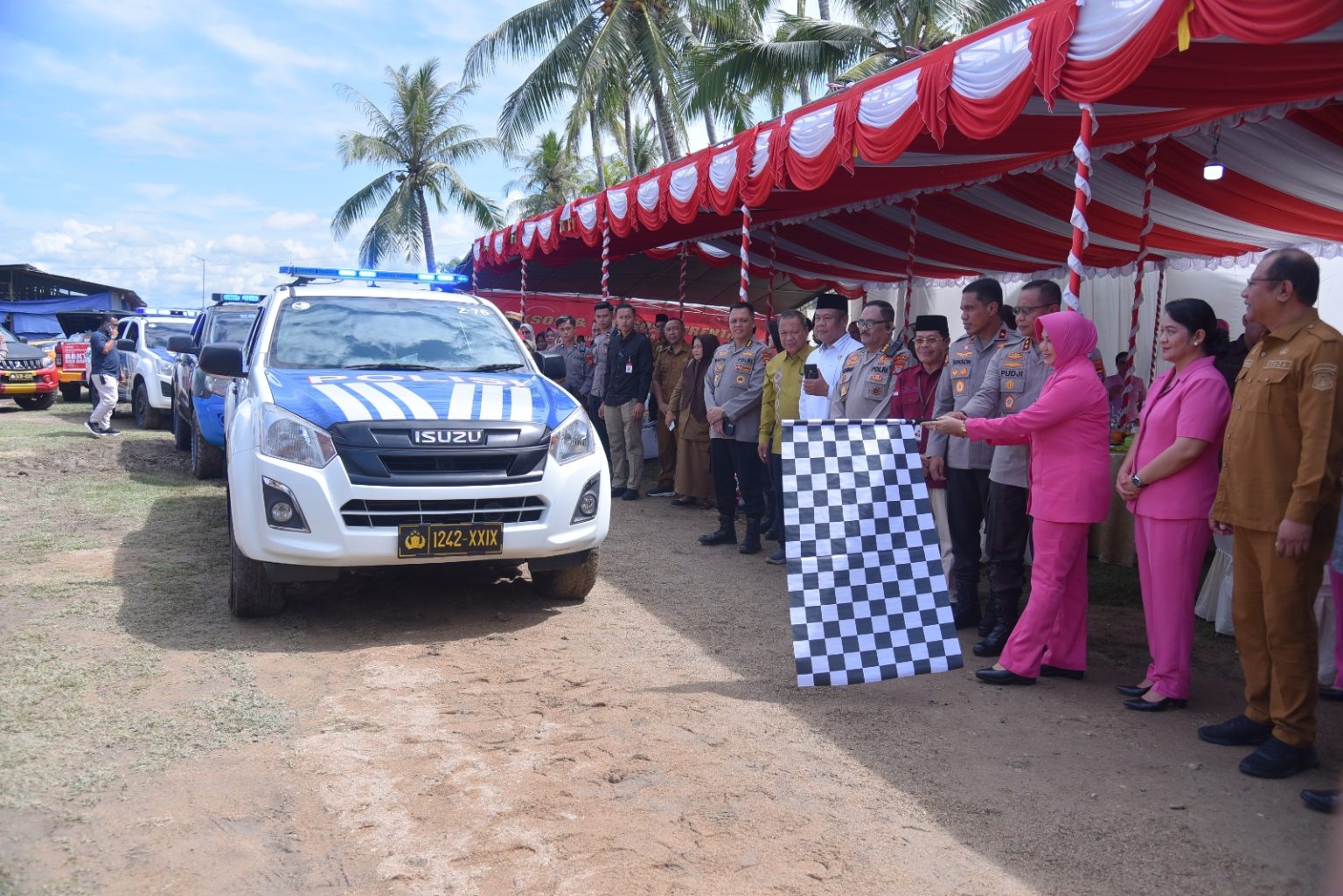 Kapolda Gorontalo Lepas 8.000 Paket Sembako Untuk Masyarakat Kurang Mampu/Hibata.id