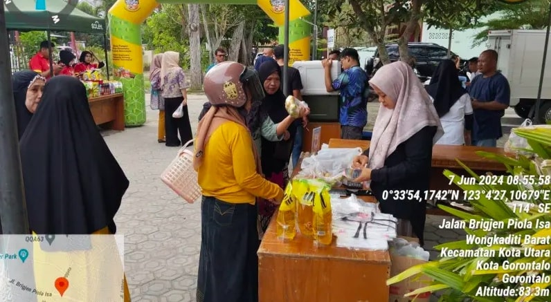 Pemerintah Kota Gorontalo melalui Dinas Pangan Kota Gorontalo saat menggelar gerakan pangan murah (GPM). (Foto: Humas Pemkot Gorontalo)