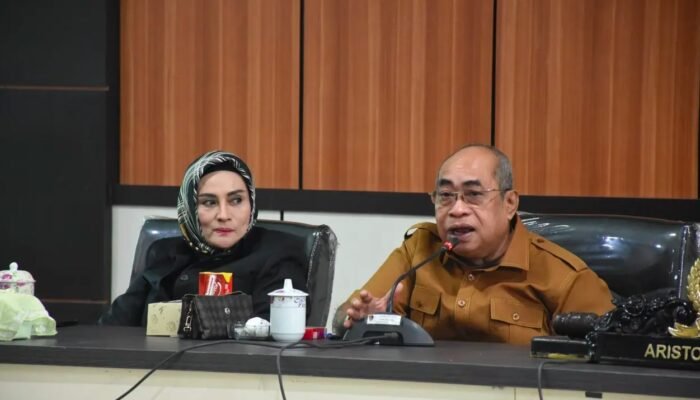 Adhan Dambea Minta Pj Gubernur Gorontalo Hilangkan Pendidikan Gratis