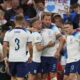 Para pemain Timnas Inggris merayakan gol keenam ke gawang Makedonia Utara yang dicetak Kalvin Phillips (tengah) pada laga Grup C kualifikasi Euro 2024 antara Timnas Inggris menghadapi Makedonia Utara di Old Trafford, Manchester (19/6/2023). (AP Photo/Dave Thompson)