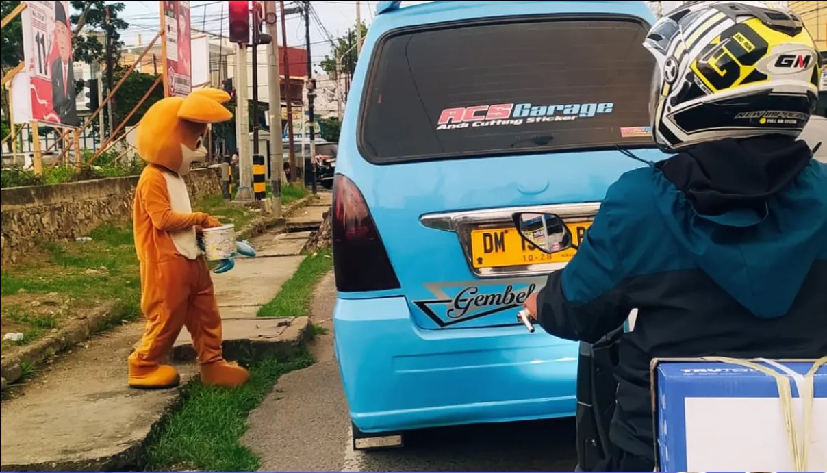 Badut Jalanan di Kota Gorontalo/Hibata.id