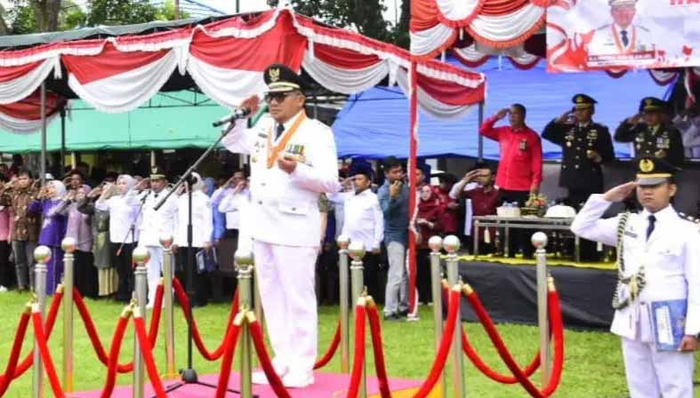 Wali Kota Gorontalo Marten Taha saat menjadi pemimpin upacara pada peringatan hari lahir (Harlah) Pancasila. (Foto: Humas Pemkot Gorontalo)