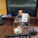 Anggota Komisi I DPRD Provinsi Adhan Dambea saat menunjukan surat dari Pemerintah Provinsi Gorontalo/Hibata.id