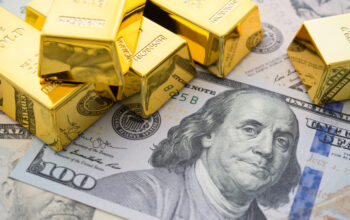 Tips Investasi Masa Depan, Pilih Emas atau Dolar AS?/Hibata.id
