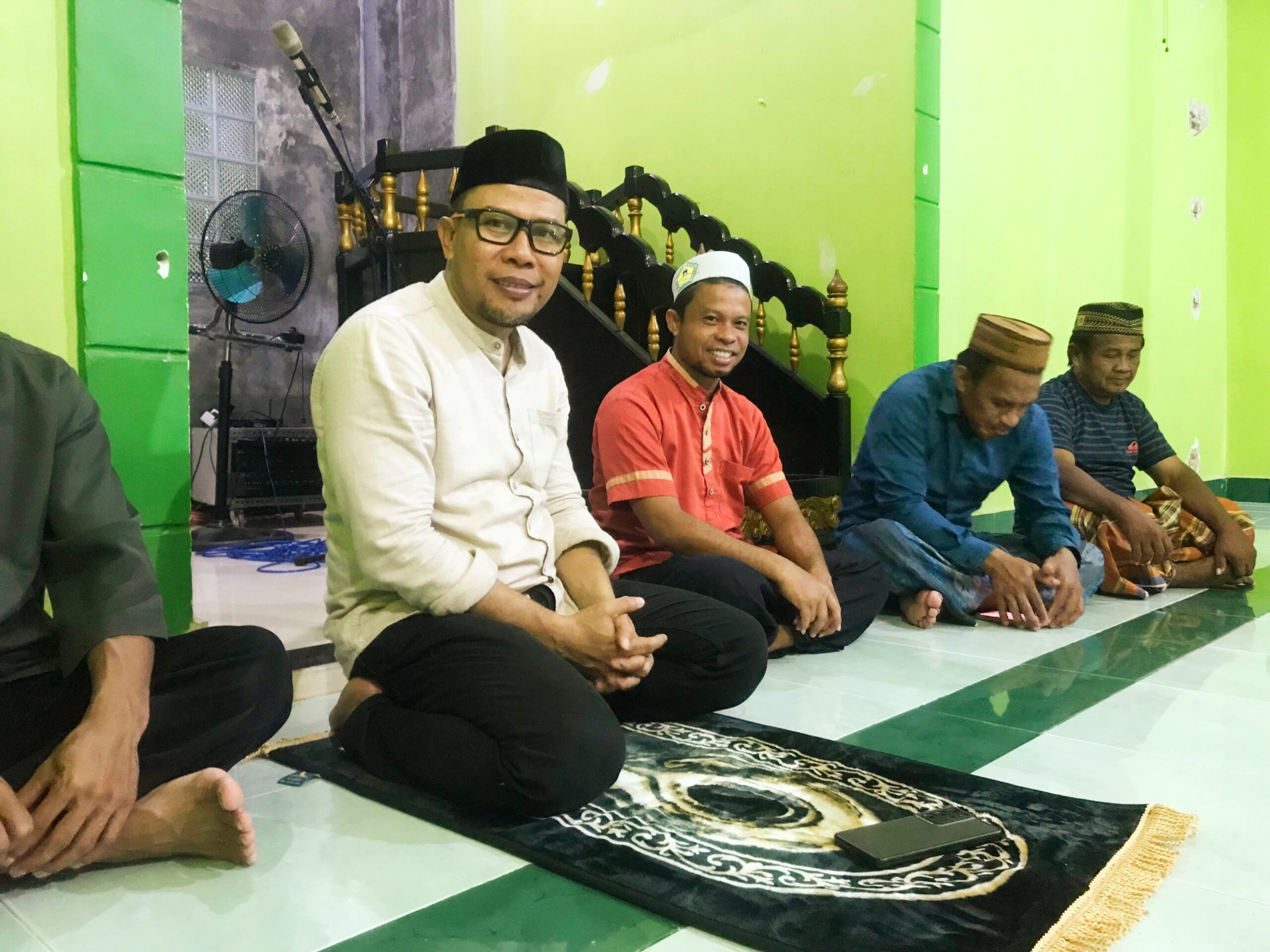 Anggota Komisi I Dewan Perwakilan Rakyat Daerah (DPRD) Provinsi Gorontalo, Irwan Mamesah melakukan kunjungan silaturahmi di masjid At-Taubah, Desa Tamboo, Kecamatan Tilongkabila/Hibata.id