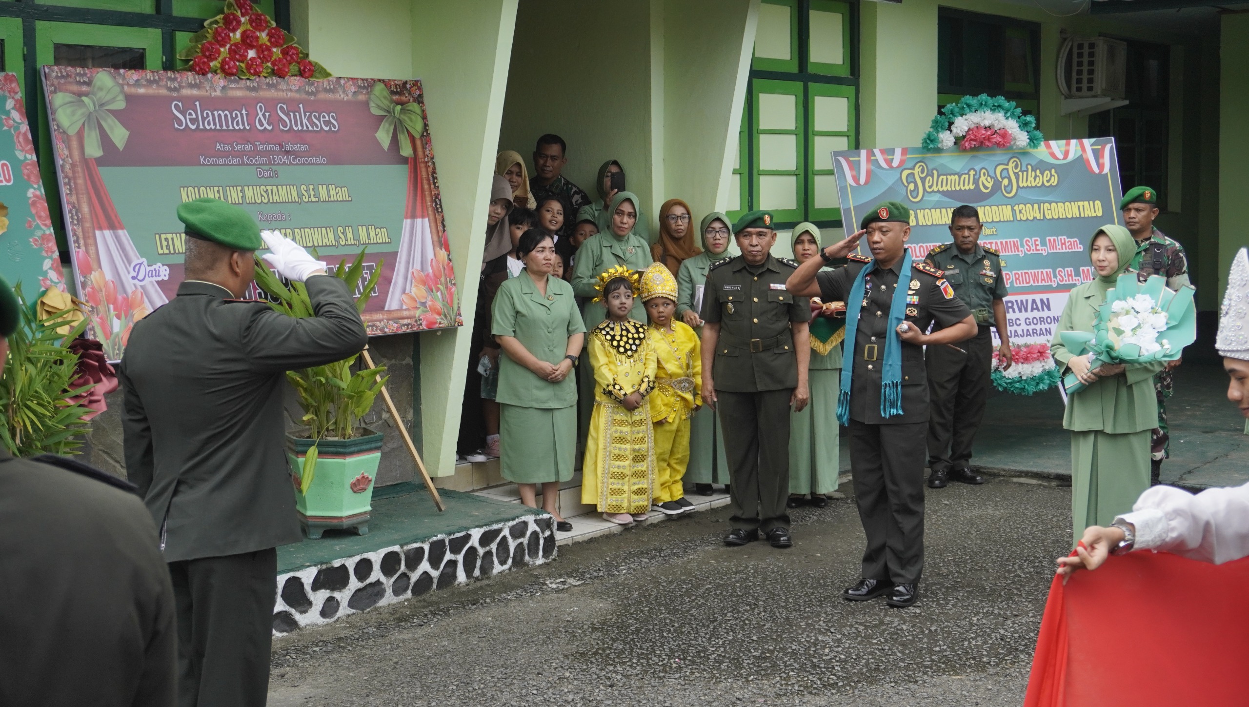 Kodim 1304/Gorontalo menggelar Tradisi Penjemputan Komandan Kodim (Dandim) yang baru, Letnan Kolonel (Letkol) Arm Asep Ridwan/Hibata.id