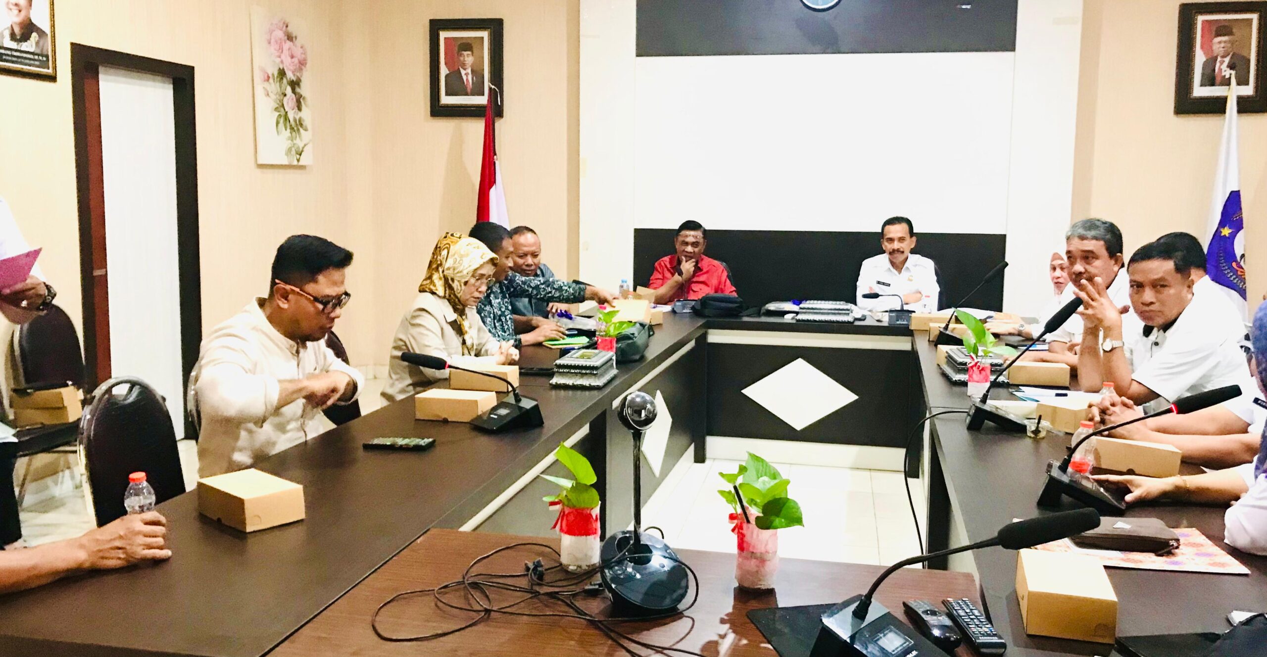 Komisi I Dewan Perwakila Rakyat Daerah (DPRD) Provinsi Gorontalo, melakukan kunjungan di Dinas Energi dan Sumber Daya Mineral (ESDM), Rabu (3/7/2024)./Hibata.id
