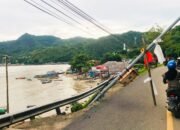2 Mobil di Leato Kota Gorontalo Dihantam Tiang Listrik Roboh