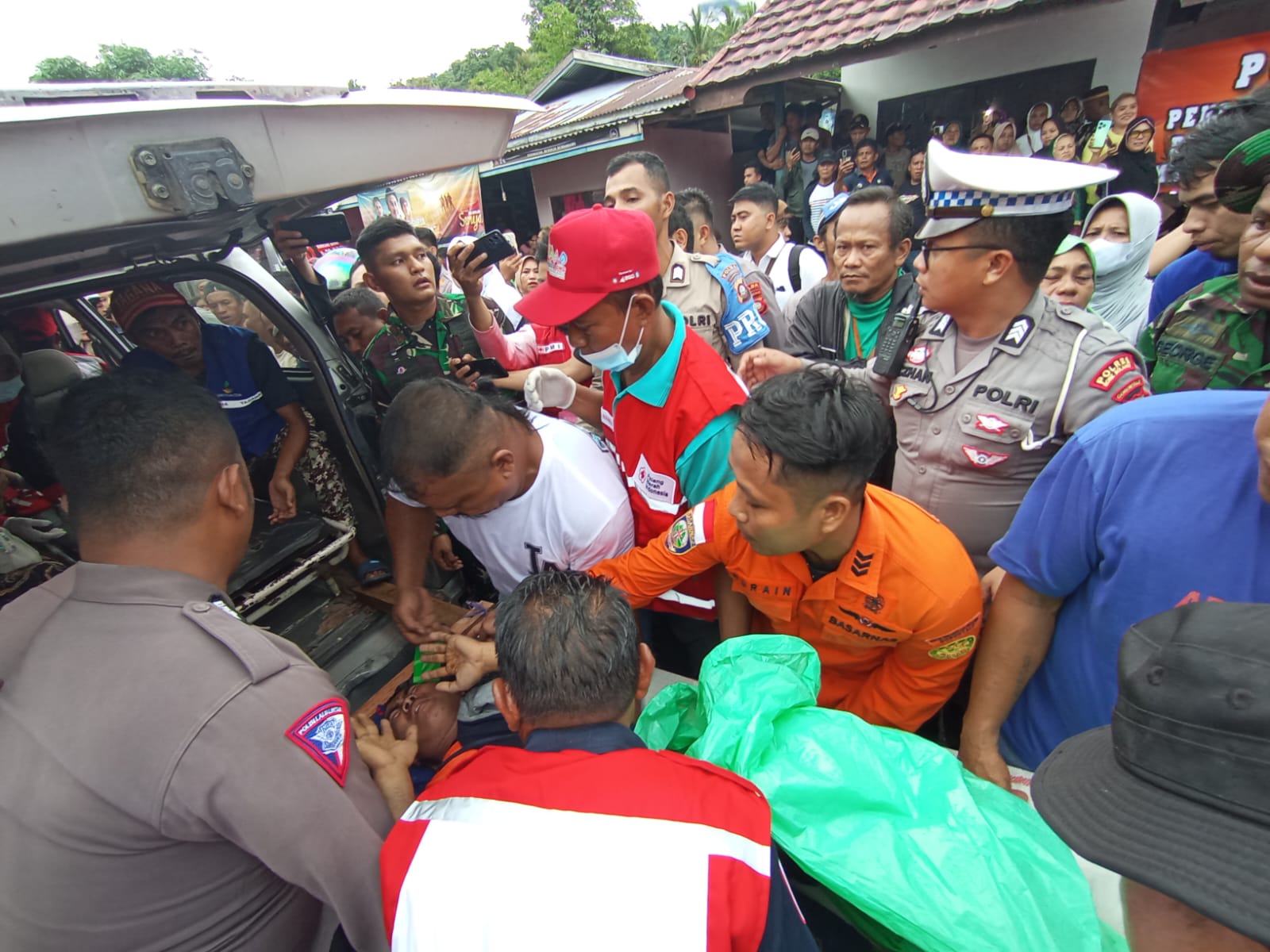 Korban longsor tambang Suwawa saat dievakuasi/Hibata.id