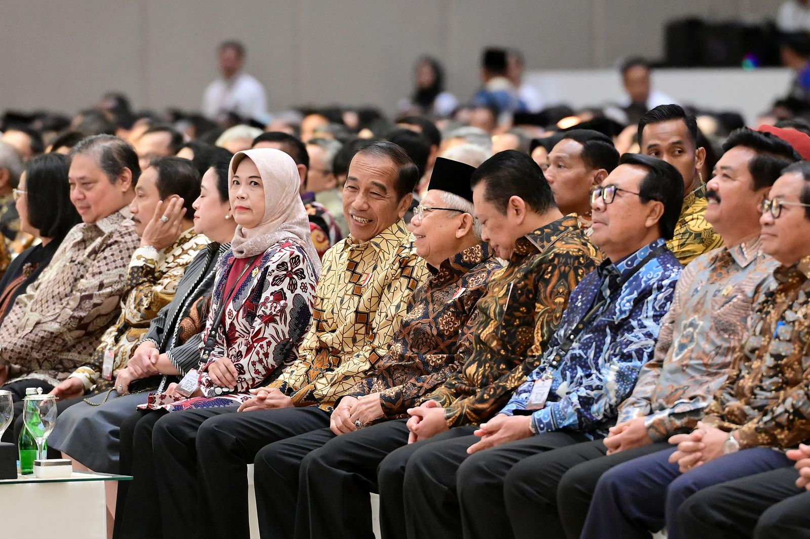 Ketua MPR RI sekaligus Wakil Ketua Umum Partai Golkar Bambang Soesatyo bersama Presiden Joko Widodo dalam acara penyerahan opini Wajar Tanpa Pengecualian (WTP) dari Badan Pemeriksa Keuangan (BPK)/Hibata.id