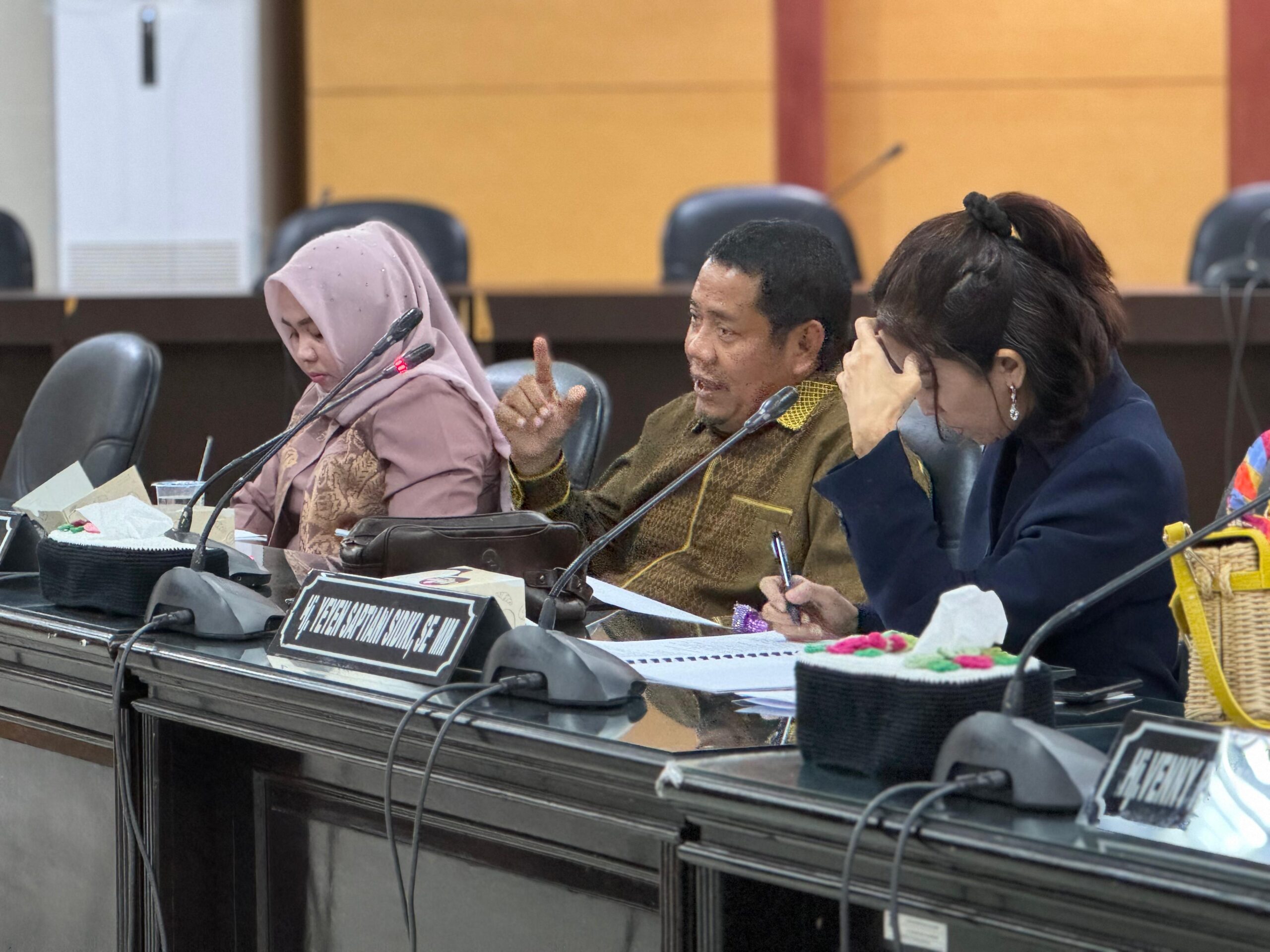 Ketua Pansus, Wasito Sumowiyono saat memimpin rapat/Hibata.id