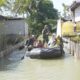 abinsa Koramil 03 Kota Barat, Kodim 1304 Gorontalo Serda Abdul Asri turun langsung membantu evakuasi warga masyarakat yang terdampak bencana alam banjir/Hibata.id