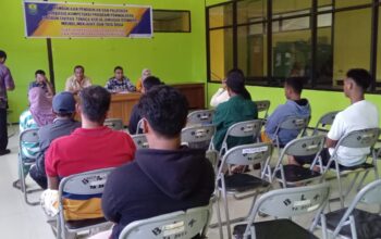 Sejumlah buruh HIP saat mendatangi Kantor Dinas Ketenagakerjaan dan Transmigrasi Kabupaten (Nakertrans) Kabupaten Buol. (Foto: FPPB)