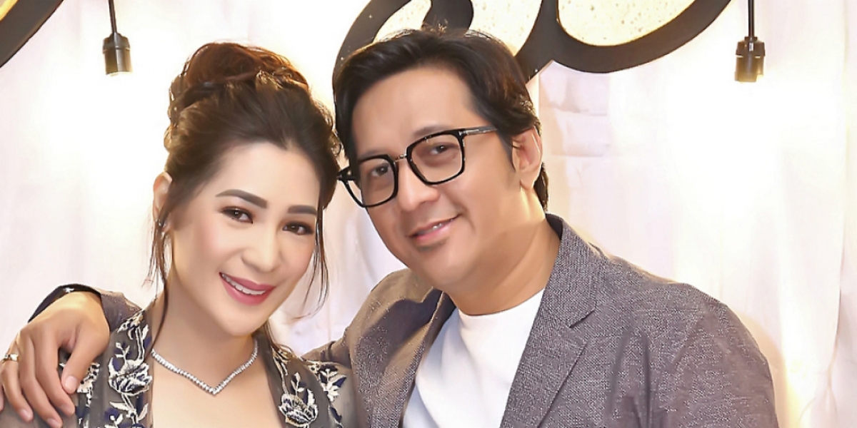 Andre Taulany bersama sang istri/Hibata.id